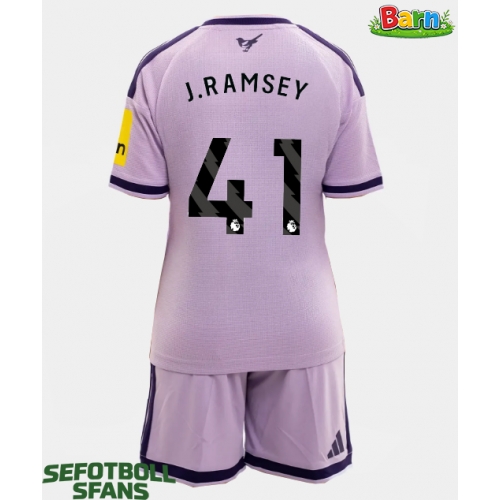 Newcastle United Jacob Ramsey #41 Tredjeställ Barn 2026-27 Kortärmad (+ Korta byxor) Newcastle United Jacob Ramsey #41 Tredjeställ Barn 2026-27 Kortärmad (+ Korta byxor)